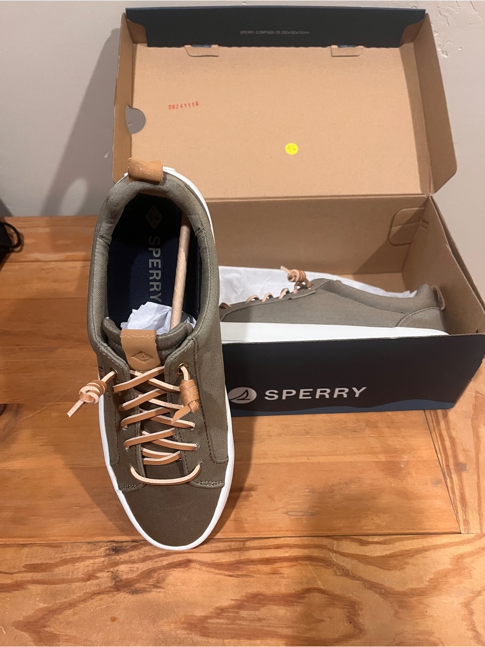 Sperry never been worn sneakers - Picture 2 of 3